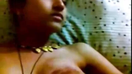 రష్యన్ విద్యార్థి స్ట్రోక్స్ అర్ధగోళాలు కుడుచు మరియు అమ్మాయి సెక్స్ వీడియో ఆమె పూకు మీధ వేలితోరుద్ధడమ్